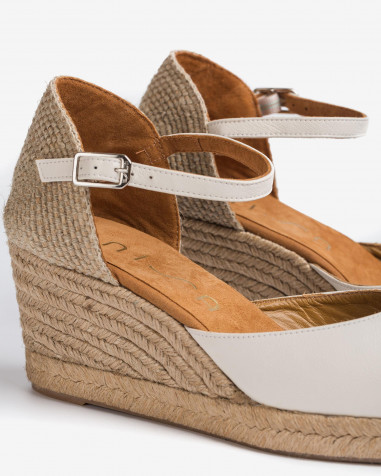 Alpargata estilo pala talón en color ivory de Unisa