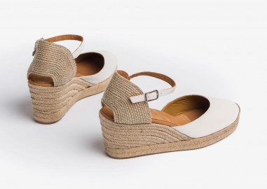 Alpargata estilo pala talón en color ivory de Unisa