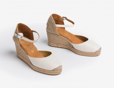 Alpargata estilo pala talón en color ivory de Unisa