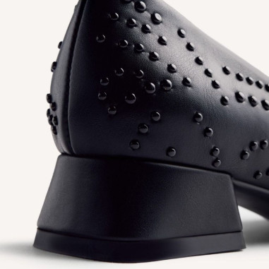 Zapatos Tacón Tachas Madelia Negro...